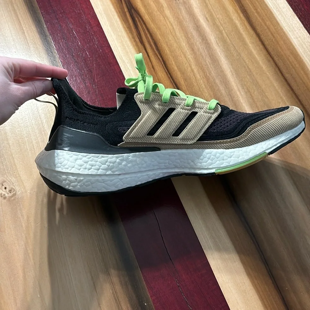 Adidas Ultraboost Tennis shoes - Picture 7 of 8